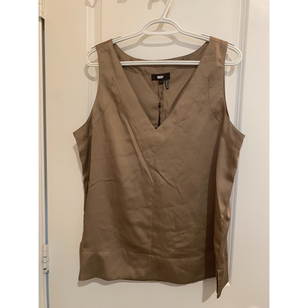 DKNY sleeveless blouse in color mushroom